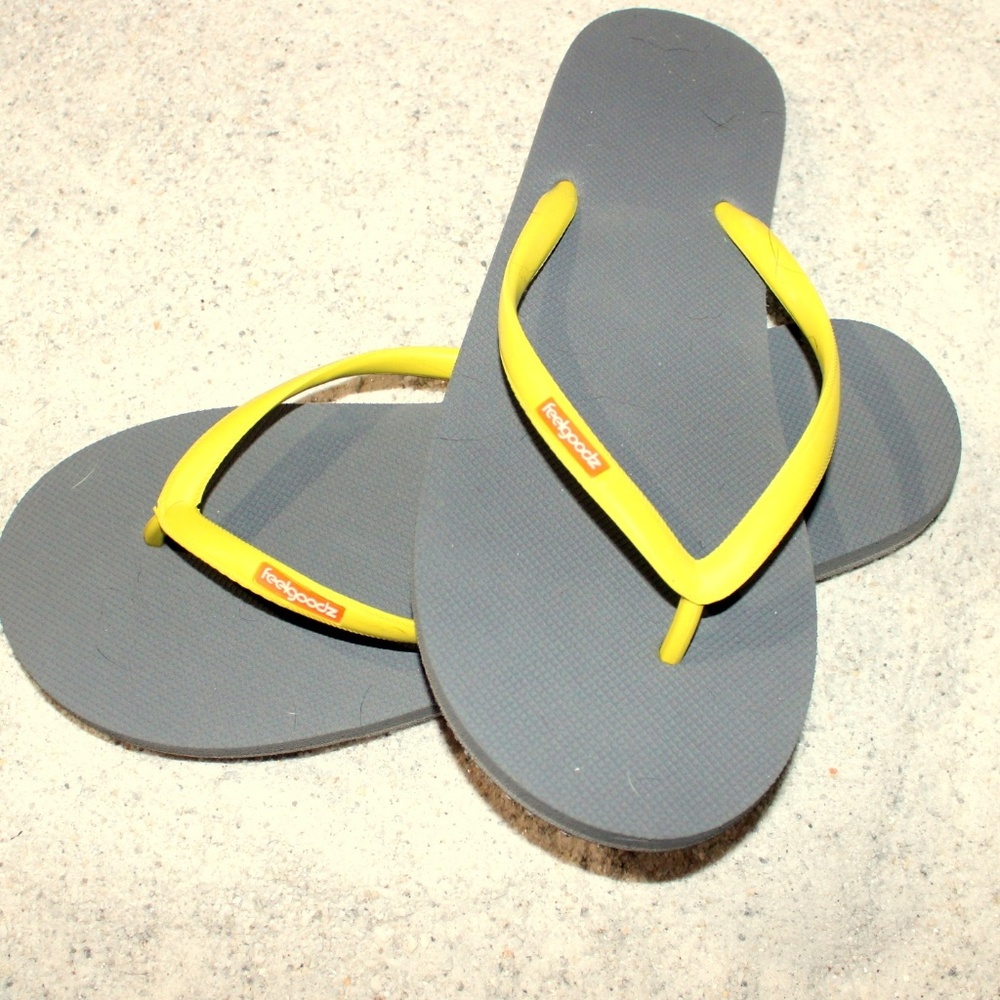 NWOT-FEELGOODZ Grey/Yellow Men's Flip-Flops